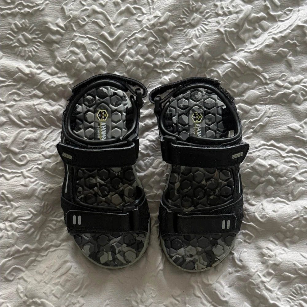 KHOMBU BRADY Kids Black Sandals Boy's Open Toe Sandal Non Slip Grip Sz 9T